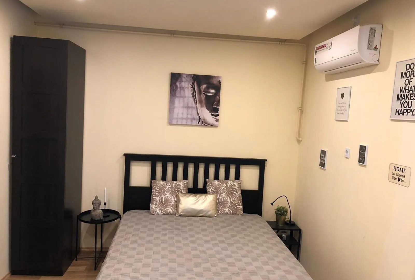 Black & White Apartments • Black Eger