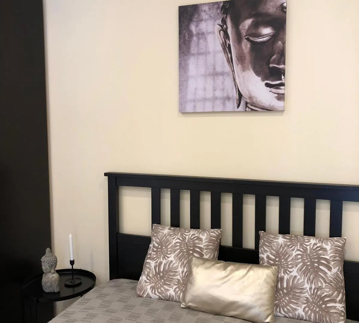 Black & White Apartments • Black Eger