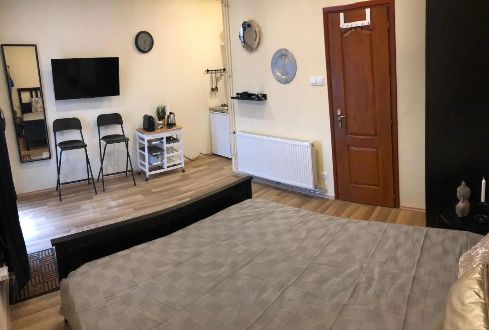 Black & White Apartments • Black Eger