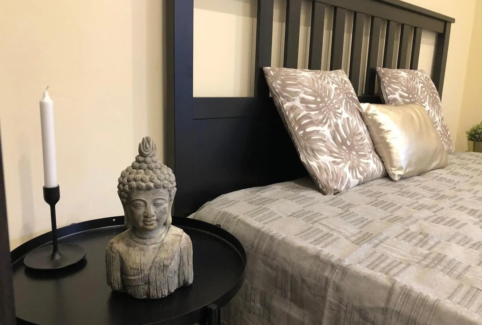 Black & White Apartments • Black Eger