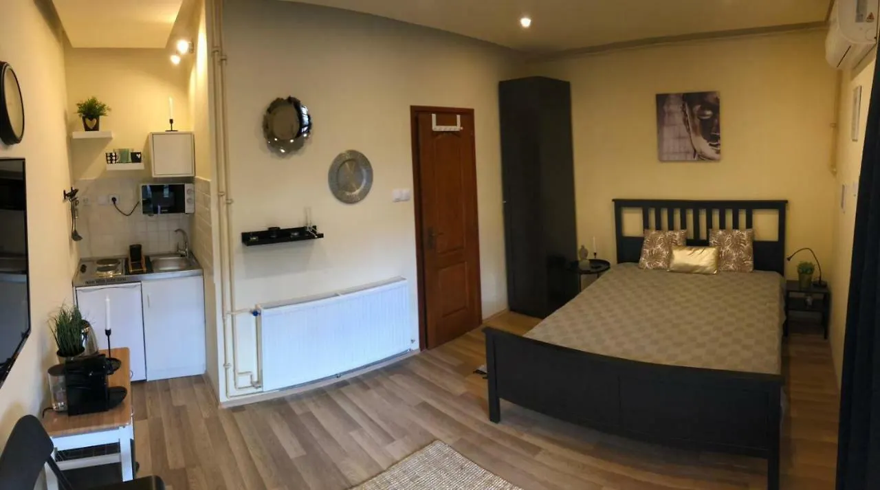 Black & White Apartments • Black Eger